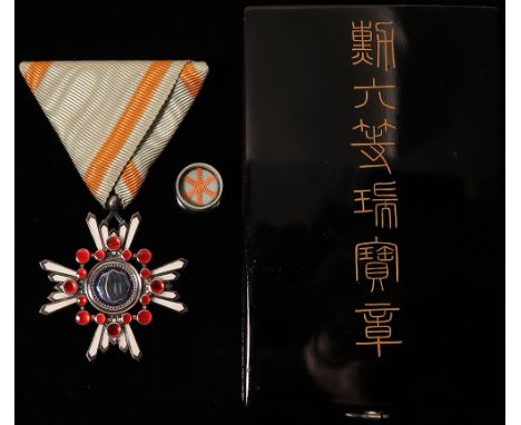 Japanese WW2 6th Sacred Treasure Medal, silver and enamel, in original case