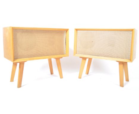 A good matching pair of mid 20th Century retro vintage oak cased speakers. The speakers of rectangular form being free standi