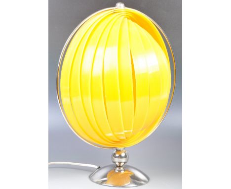 A good 20th Century retro vintage table lamp light in the manner of Verner Panton for Louis Poulsen, the 'Moon Lamp'. The lam