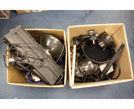 Various Flash Equipment: good quantity of various flash equipment including Bowens Quad Matic heads, Hensel pack, light shapi