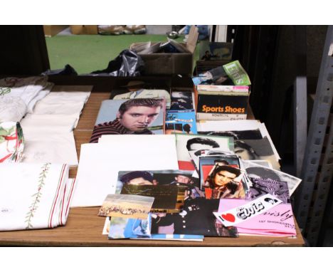 A LARGE COLLECTION OF ELVIS PRESLEY EPHEMERA TO INCLUDE PICTURES, SCRAPBOOKS, ELVIS MONTHLY BOOKLETS, ETC