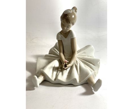 A NAO FIGURINE "DREAMY BALLET" BALLERINA