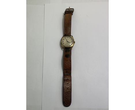 A VINTAGE ROAMER ROLLED GOLD GENTS WATCH WITH LEATHER STRAP