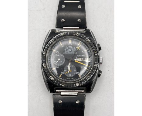 A 1970'S LEMANIA PHILLIP MORRIS INTERNATIONAL COMPANY OF MARLBORO GENTS AUTOMATIC CHRONOGRAPH WRIST WATCH 40MM PRESENTED TO F