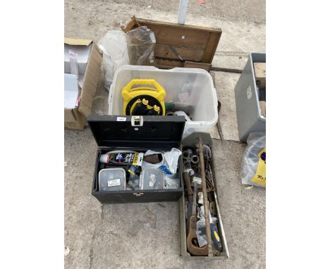 AN ASSORTMENT OF TOOLS TO INCLUDE AN EXTENSION LEAD, PICK AXE HEAD AND SAWS ETC