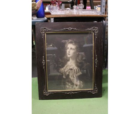 A VINTAGE PORTRAIT PRINT OF A LADY, IN A WOODEN FRAME WITH BRASS DECORATION