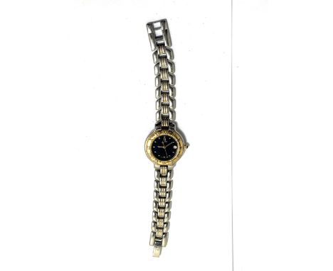 A FENDI SWISS MADE LADIES STAINLESS STEEL WRISTWATCH