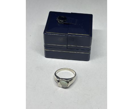 A MARKED SILVER RING WITH OPAL SIZE U/V IN A PRESENTATION BOX