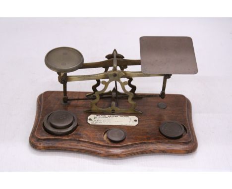 A SET OF VINTAGE BRASS POSTAL SCALES WITH WOODEN BASE AND WEIGHTS