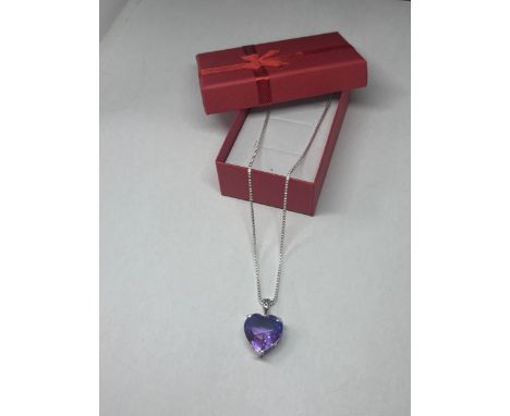 A MARKED 925 NECKLACE WITH AMETHYST COLOURED HEART PENDANT IN A PRESENTATION BOX
