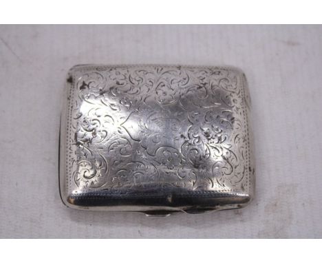 A HALLMARKED BIRMINGHAM 1909 SML SAMUEL LEVI SILVER CIGARETTE CASE WITH GILT INNER, GROSS WEIGHT 79.64g
