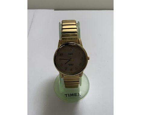 A VINTAGE TIMEX INDIGLO WR 30M WRIST WATCH WITH YELLOW METAL STRAP
