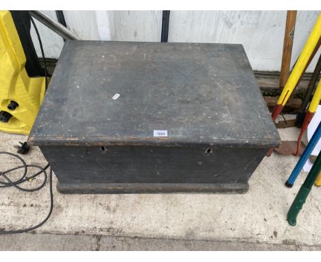 A VINTAGE WOODEN TOOL CHEST