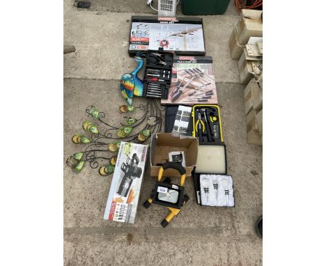 AN ASSORTMENT OF ITEMS TO INCLUDE A WORK LIGHT, TOOL KITS AND A RASP SET ETC