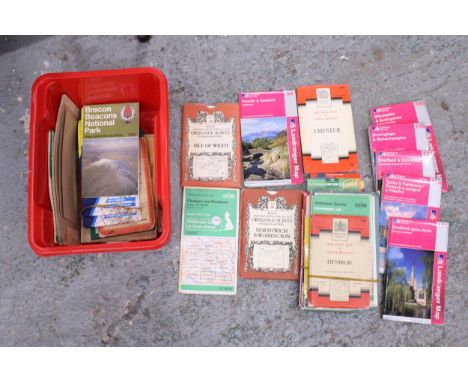 A QUANTITY OF ORDNANCE SURVEY AND TOWN MAPS