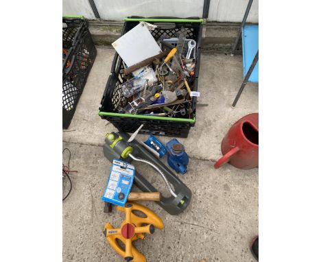 A LARGE ASSORTMENT OF VARIOUS TOOLS TO INCLUDE SPANNERS, MOLE GRIPS AND A BOTTLE JACK ETC
