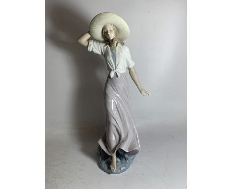 A LARGE LLADRO FIGURE "MEDITERRANEAN LIGHT" 2002