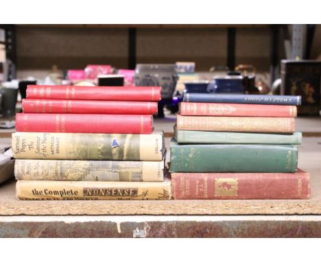 A QUANTITY OF VINTAGE HARDBACK BOOKS TO INCLUDE EDWARD LEAR, POEMS, ETC
