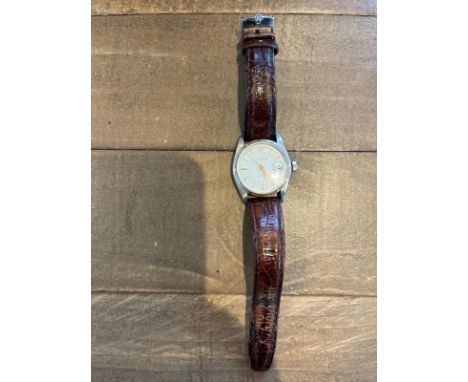 A GENTS VINTAGE ROLEX OYSTERDATE. WORKING AT TIME OF CATALOGING BUT NO WARRANTY GIVEN