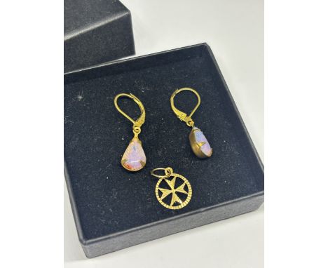A 9 CARAT GOLD MALTESE CROSS PENDANT AND A PAIR OF OPAL EARRINGS