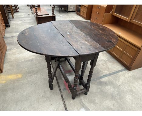 AN 18TH CENTURY OAK OVAL GATE LEG TABLE ON TURNED LEGS
