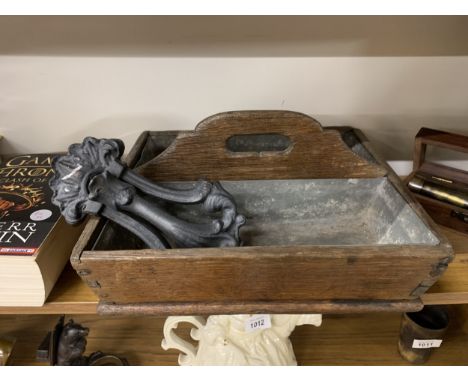 A VINTAGE WOODEN CUTLERY TRAY WITH DOVETAIL JOINTS AND METAL INSERTS, WIDTH 30CM, DEPTH 26.5CM TOGETHER WITH A CAST IRON DOOR
