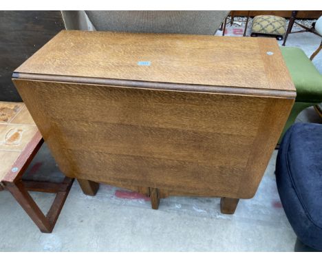 A MID 20TH CENTURY LIGHT OAK DROP LEAF DINING TABLE