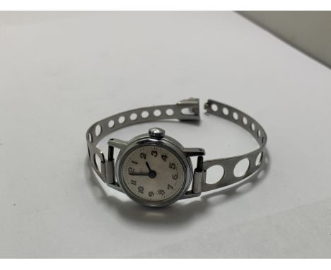 A VINTAGE TIMEX WRIST WATCH WITH STAINLESS STEEL STRAP IN A PRESENTATION BOX