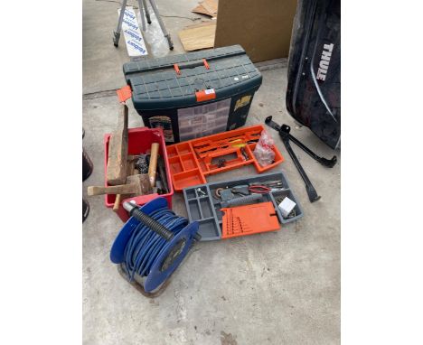 AN ASSORTMENT OF TOOLS AND HARDWARE TO INCLUDE AN EXTENSION LEAD, HAMMERS AND PLIERS ETC