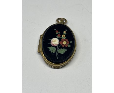 A VINTAGE HAND PAINTED FLORAL DESIGN PENDANT LOCKET