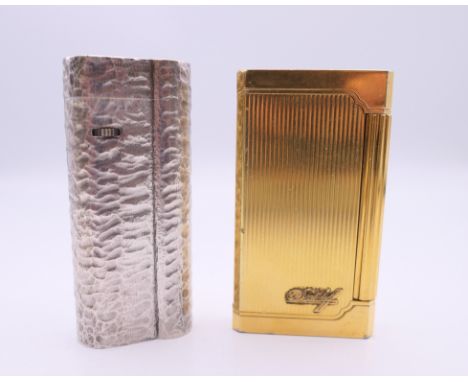 A Dunhill lighter and a Davidoff lighter. The former 6.5 cm high.
