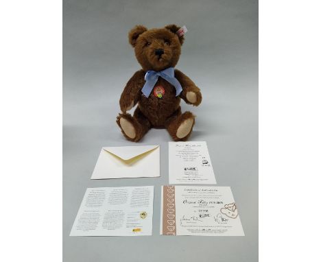 A boxed Steiff Teddy bear 1956-2006 North American limited edition EAN 669576