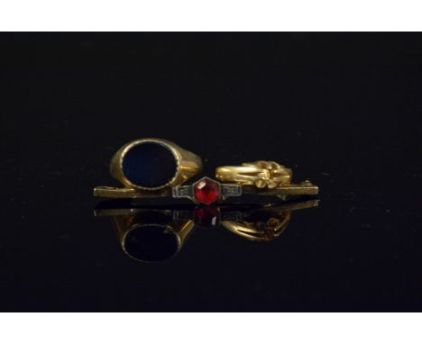 An 18ct gold ring (stone missing), a 9ct gold stone set ring (cut) plus a 9ct gold and silver bar brooch