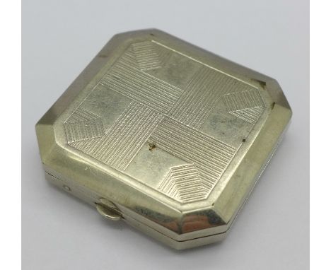 A Plassard of Paris Art Deco compact with powder grinder
