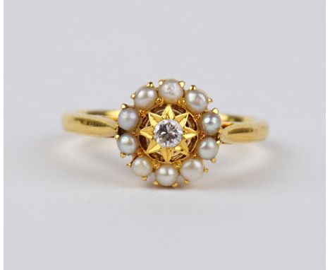 Ring mit kleinem Brillant und 10 Saatperlen, 750er Gold Gew.3,92g, zentraler Brillant in sternförmiger Fassung, ca.0,04ct, um