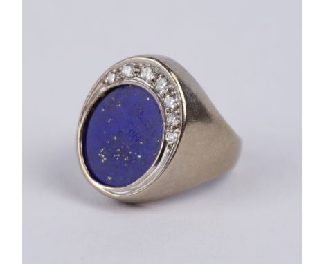 Lapislazuli-Brillant-Ring, 750er Weißgold Gew.6,16g, ovale Lapislazuliplatte, in oberer Fassung 7 Brillanten, gez.0,145ct, U.