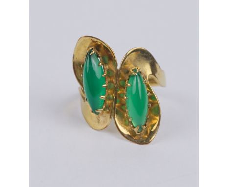 Ring mit Chrysopras, 333er Gold, Goldschmiedearbeit Gew.3,88g, 2 spitz-ovale Chrysopras-Cabochons in Krappenfassung, U.56