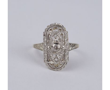 Art-Déco-Diamant-Ring, 585er Weiß- und Gelbgold, Gew.2,59g Ringkopf mit Altschliffdiamant, ca.0,07ct und 2 Diamantröschen, Ri