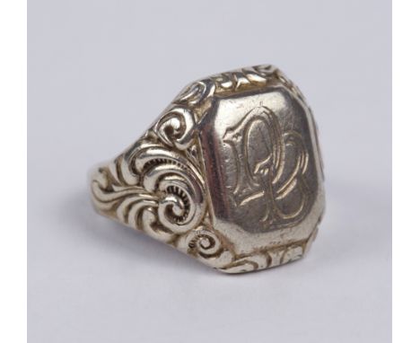 Monogramm-Ring "DB", 835er Silber Gew.8,72g, Ringschiene und Ringkopf mit Rollwerkgravur, U.61