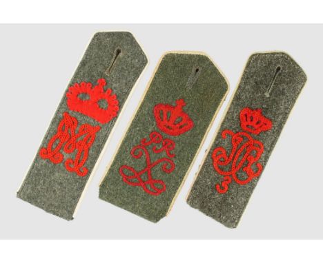 2 Schulterstücke für Mannschaften, feldgrau, 2. und 3. Infanterie Regt., 1. Feld Art. Regt. - Zustand II