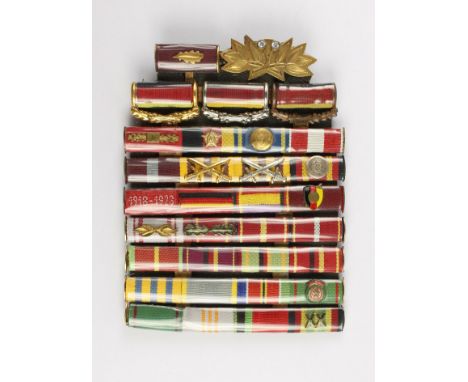 Große Interimsbandspange mit 33 Auszeichnungen aus dem Nachlass des Generalmajor Gustav Szinda (1897-1988). Die Bandspange mi
