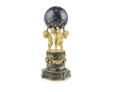  FRENCH GILT BRONZE AND GREEN MARBLE MANTEL CLOCK LATE 19TH/ EARLY 20TH CENTURY the dial with applied gilt Roman numbers and 