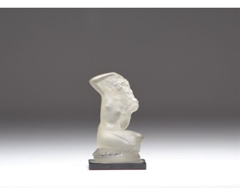 Lalique France statuette young naked woman - Weight: 135 g - Shipping available - Region: France - Sizes: H 90mm x l 50mm - A