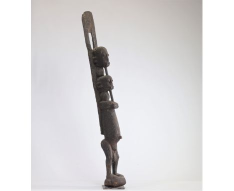 Amazing wooden statue with a crusty patina from the Dogon country, Mali. The statue has two heads. - Weight: 6.00 kg - Shippi