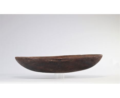 Carved wooden food bowl - Art Oceania - Weight: 2.37 kg - Shipping unavailable - Region: Oceanie - Sizes: H 130 mm x L 660 mm