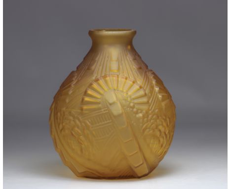 Art Deco satin ocher ball vase with geometric patterns - Weight: 1.60 kg - Shipping unavailable - Region: Europe - Sizes: H 2