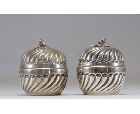 Pair of covered boxes in solid silver, Louis XV style - Weight: 205 g - Shipping available - Region: france - Sizes: H 70 MM 