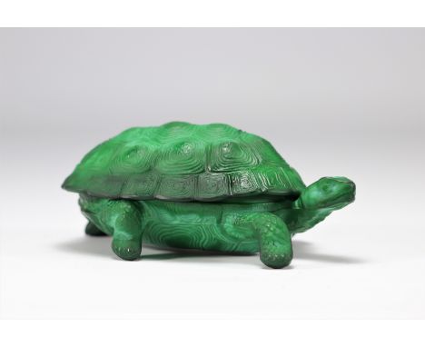 Glass turtle imitating malachite - Weight: 875 g - Shipping available - Region: Europe - Sizes: L 195mm x l 115mm x H 95mm - 