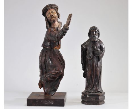 Lots (2) carved wooden religious statues, polychrome Christ carrying his cross (16th century?) - Weight: 3.75 kg - Shipping a