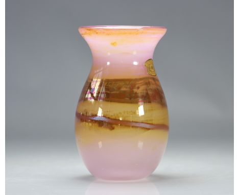 Val Saint Lambert "Studio" glass vase with inclusions on a pink background - Weight: 2.14 kg - Shipping available - Region: B